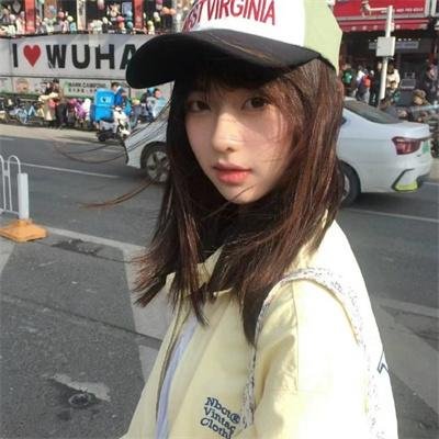心不在焉的服务生 封面